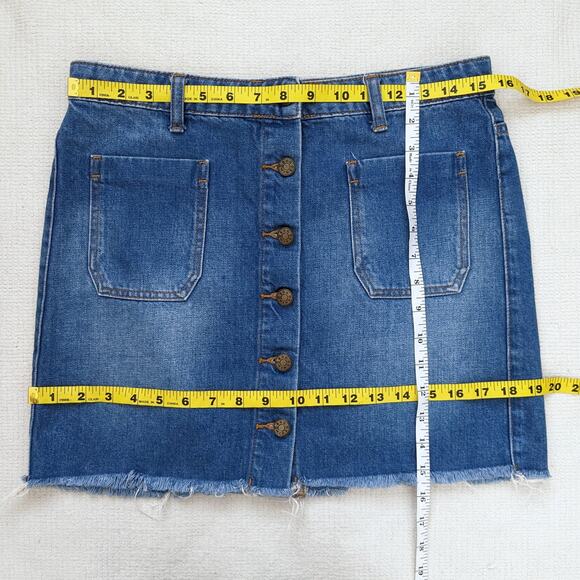 BDG Button Front Frayed Hem Jean Mini Skirt Size Medium - Picture 8 of 8